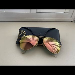 Rose gold Ray-Ban aviators